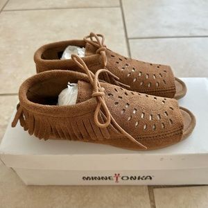 Minnetonka Lyra/Brown Suede Open Toe Boots
